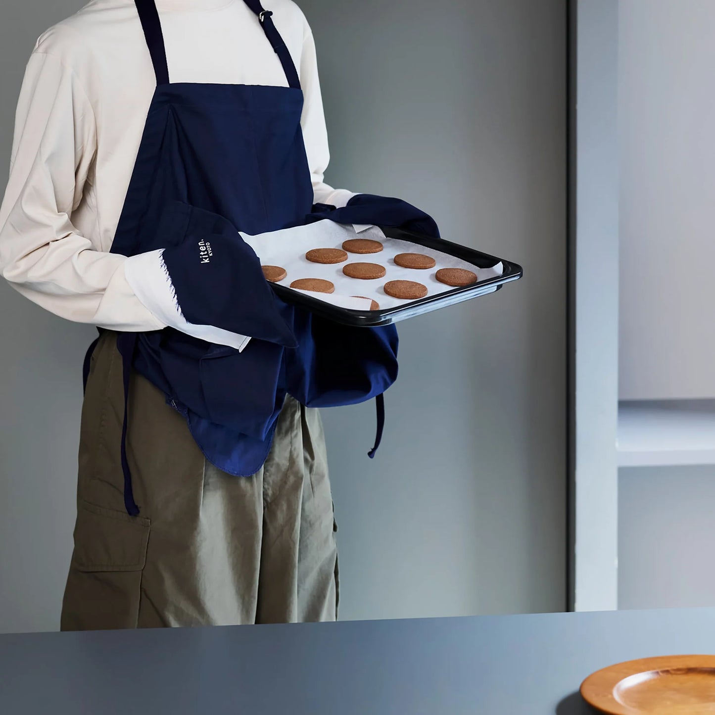 MAKU. Apron